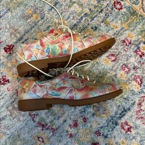 Icon - Multi-Color Women's Lace-Up Casual Shoes, size 9